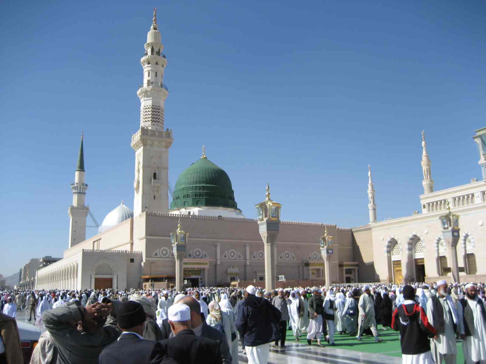 Мечеть пророка, мир ему и милость Всевышнего, в лучезарной  Медине